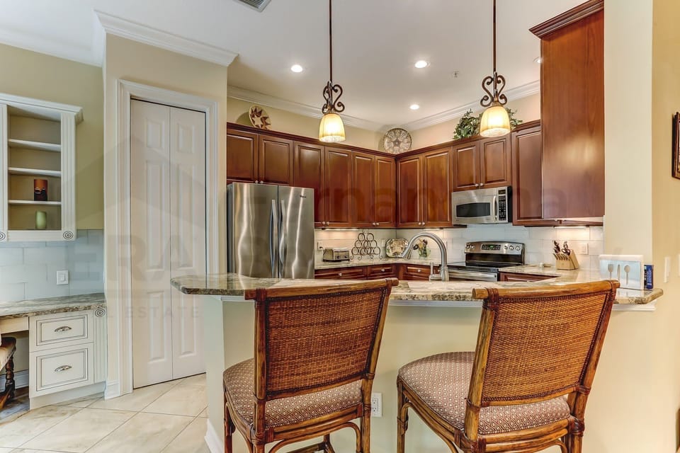 Condo, 2 Bedrooms | Private kitchen | Fridge, oven, coffee/tea maker, toaster