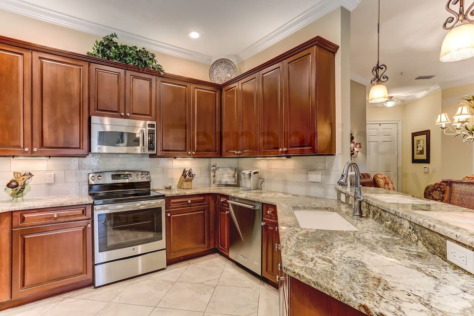 Condo, 2 Bedrooms | Private kitchen | Fridge, oven, coffee/tea maker, toaster