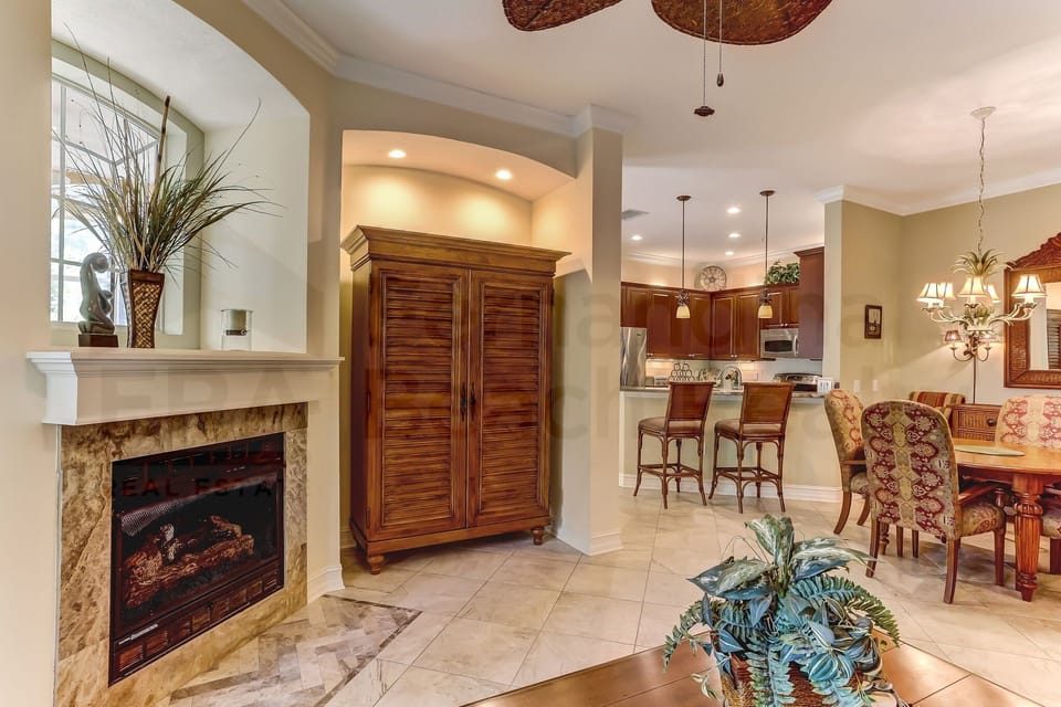 Condo, 2 Bedrooms | Dining