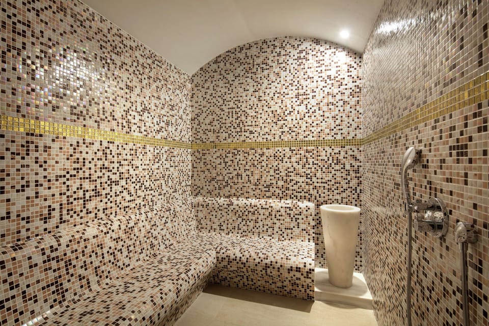 Couples treatment rooms, Turkish bath, body treatments, aromatherapy