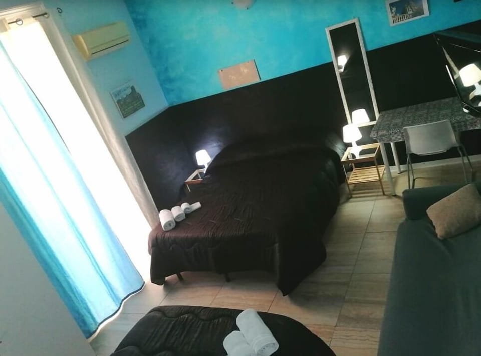 Economy Triple Room | Desk, iron/ironing board, free cribs/infant beds, rollaway beds