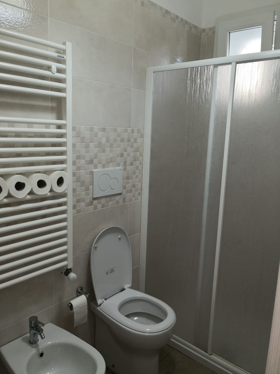 Deluxe Quadruple Room, Pool View | Bathroom shower