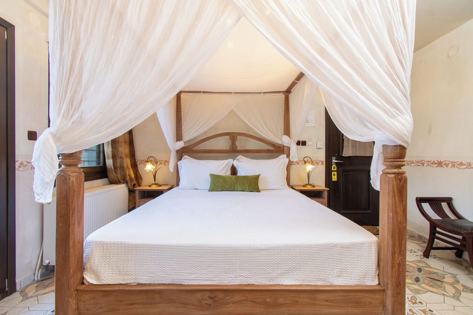 Double Room, 1 Queen Bed | Premium bedding, desk, blackout drapes, soundproofing
