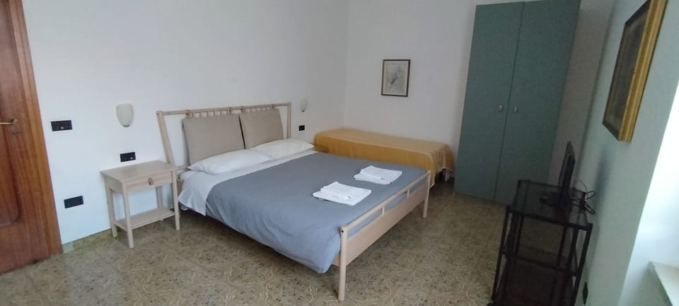 Comfort Triple Room, Private Bathroom | Down comforters, desk, laptop workspace, iron/ironing board