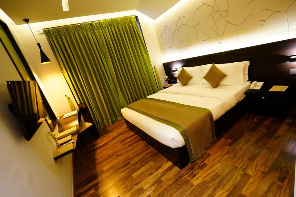 Deluxe Double Room | In-room safe, blackout drapes, iron/ironing board, rollaway beds