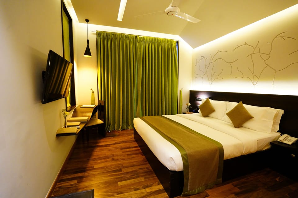 Deluxe Double Room | In-room safe, blackout drapes, iron/ironing board, rollaway beds