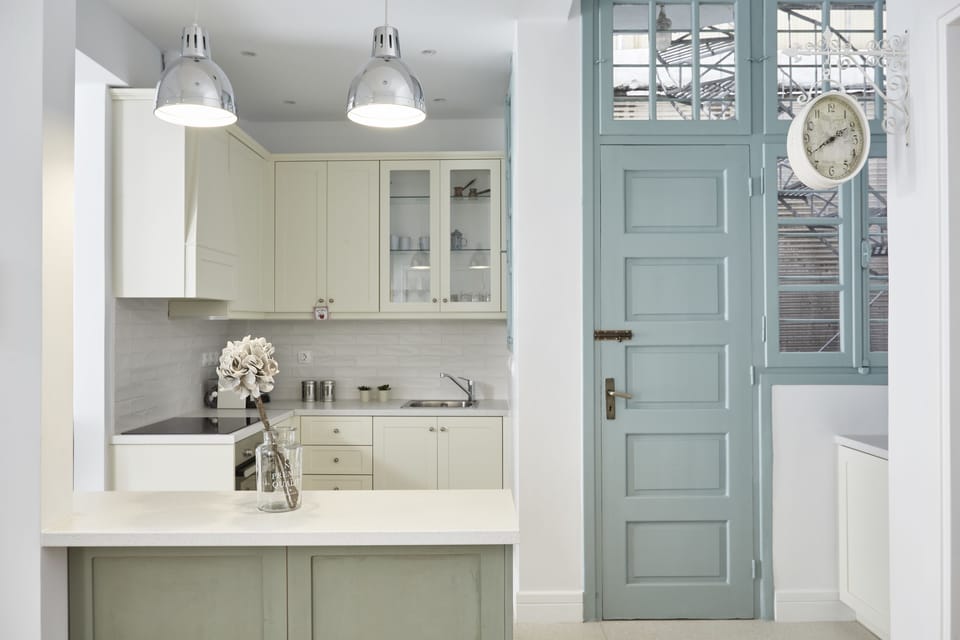 Apartment | Private kitchen | Full-size fridge, oven, stovetop, coffee/tea maker