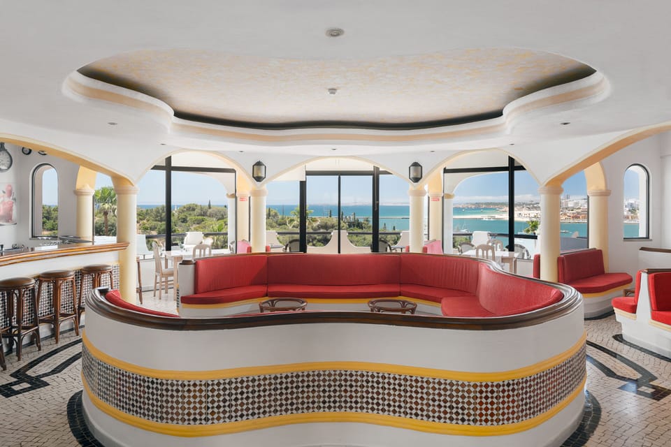 Cocktail bar