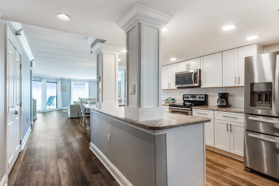 Condo, 3 Bedrooms | Private kitchen | Fridge, microwave, oven, dishwasher