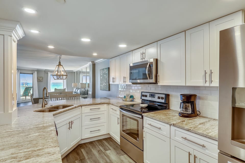 Condo, 3 Bedrooms | Private kitchen | Fridge, microwave, oven, dishwasher