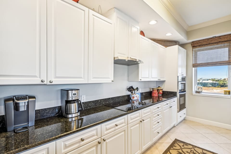 Condo, 3 Bedrooms | Private kitchen | Coffee/tea maker, fridge, microwave, oven