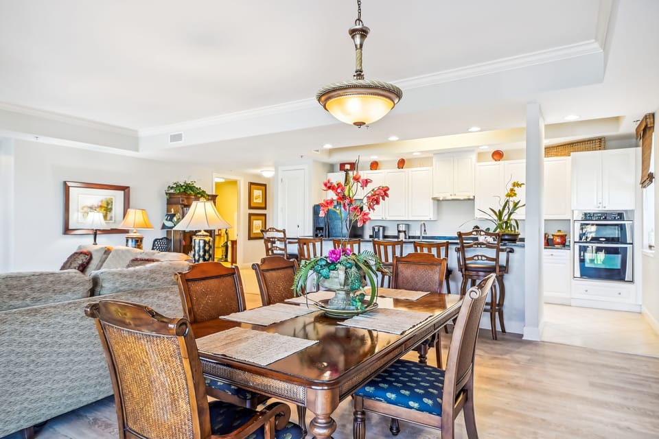 Condo, 3 Bedrooms | Dining