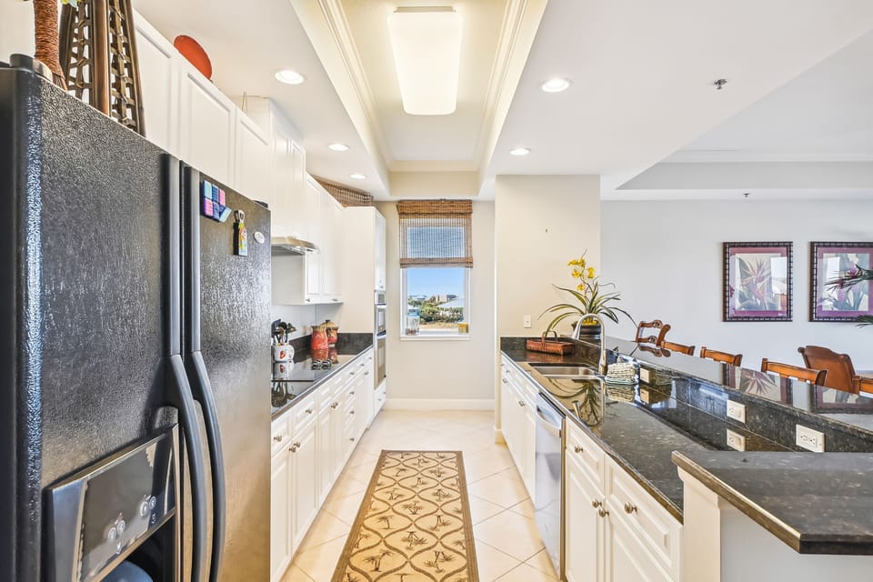 Condo, 3 Bedrooms | Private kitchen | Coffee/tea maker, fridge, microwave, oven