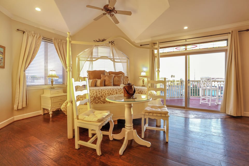 Honeymoon Suite, 1 King Bed, Non Smoking, Ocean View | Egyptian cotton sheets, premium bedding, down comforters, pillowtop beds