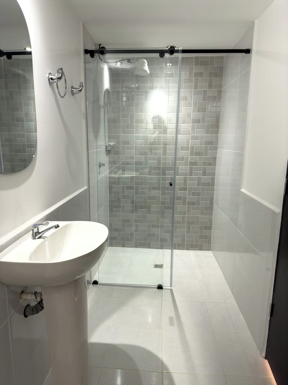 Double Room, 1 Double Bed, Mountain View | Bathroom | Free toiletries, towels
