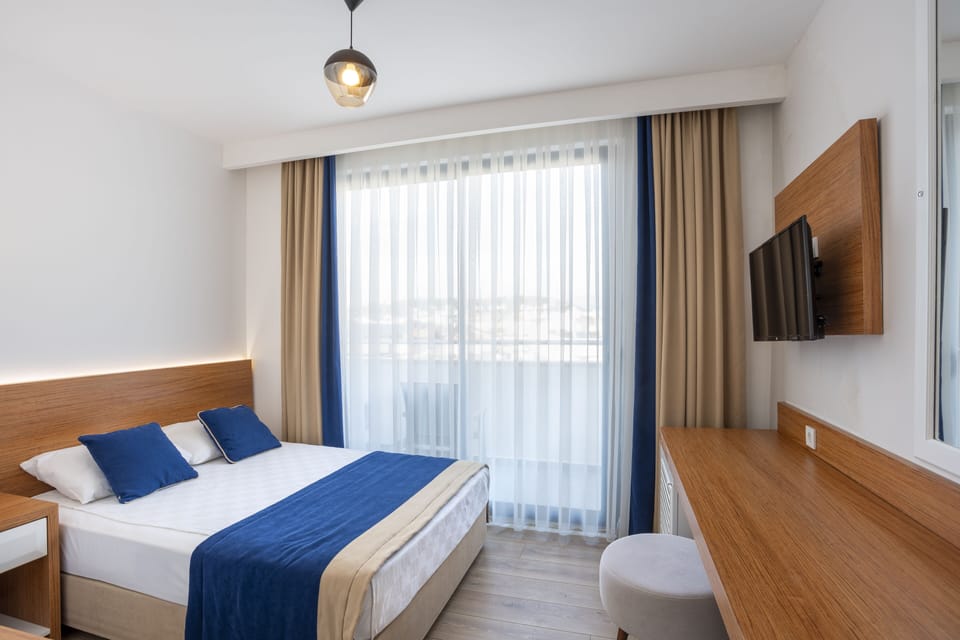Standard Double Room, City View | Hypo-allergenic bedding, minibar, desk, soundproofing