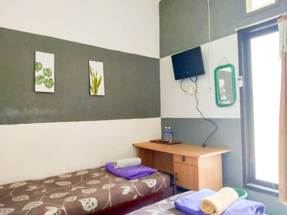 Economy Twin Room, 1 Bedroom | Free WiFi, bed sheets