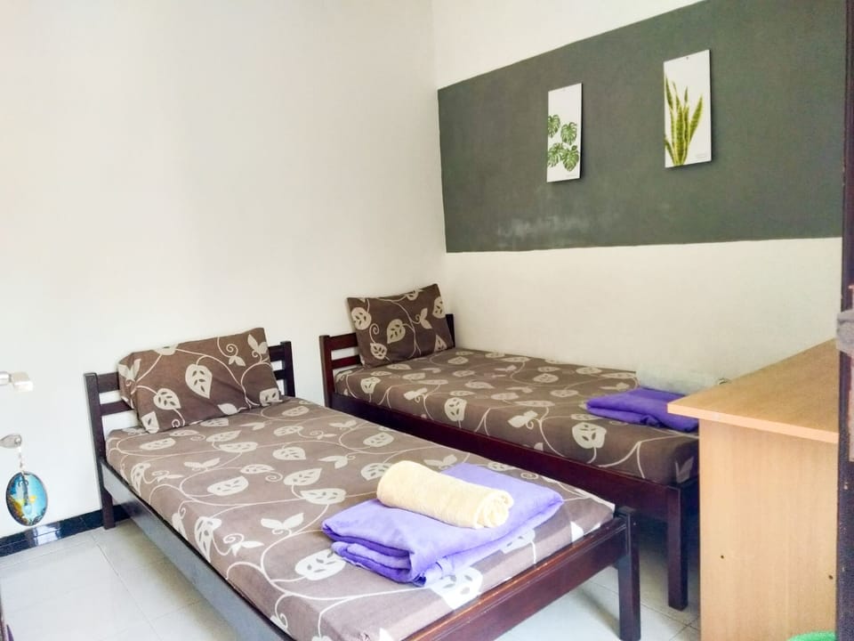 Economy Twin Room, 1 Bedroom | Free WiFi, bed sheets