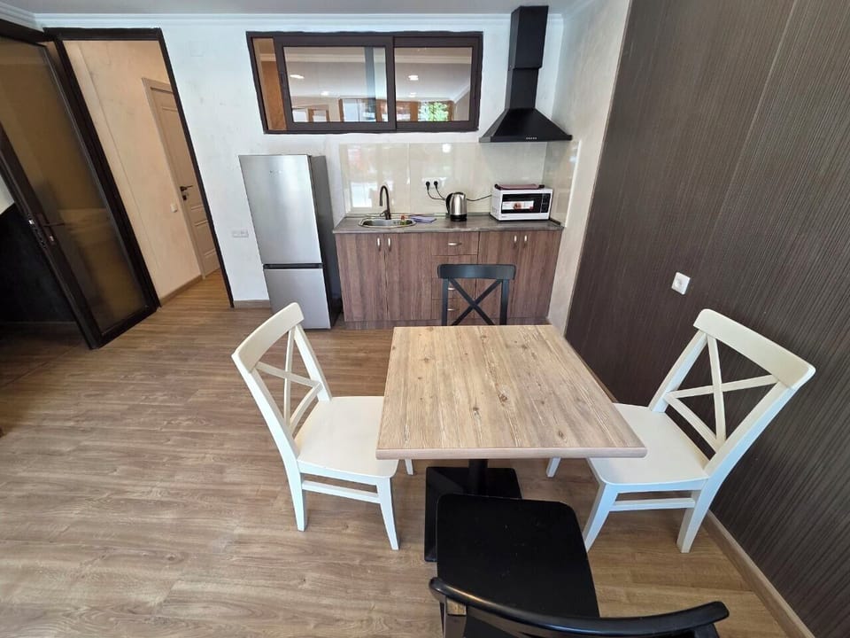 Apartment | Blackout drapes, iron/ironing board, free WiFi, bed sheets