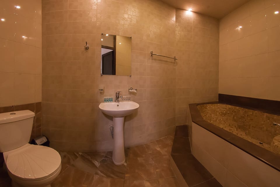 Deluxe Triple Room, Multiple Beds | Bathroom | Shower