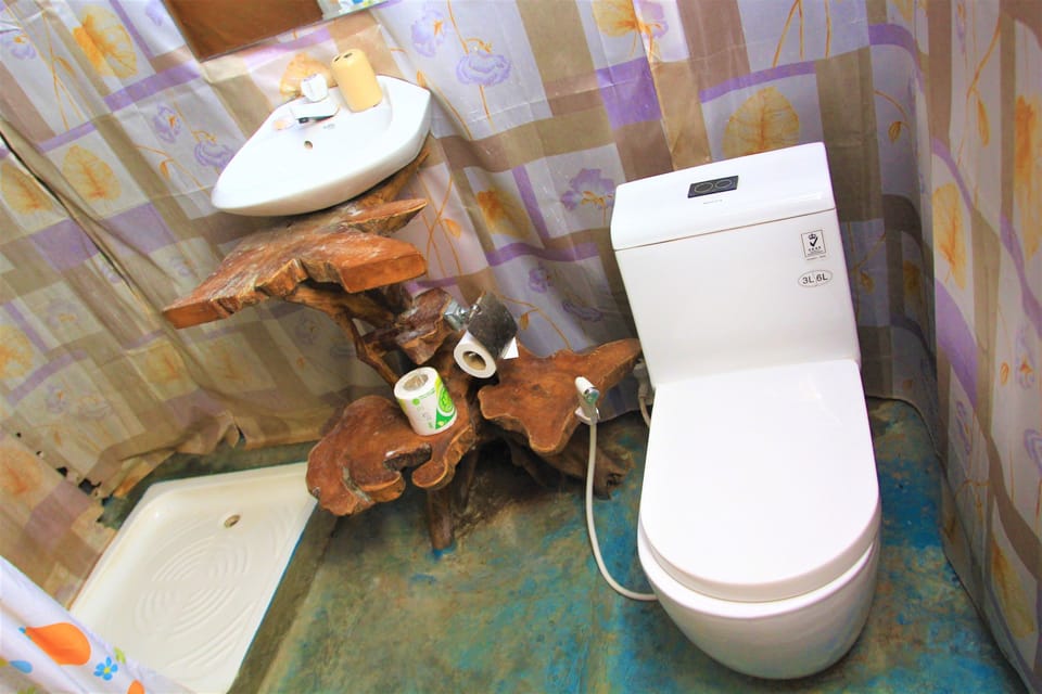 Standard Tent, 1 Double Bed | Bathroom | Shower, towels