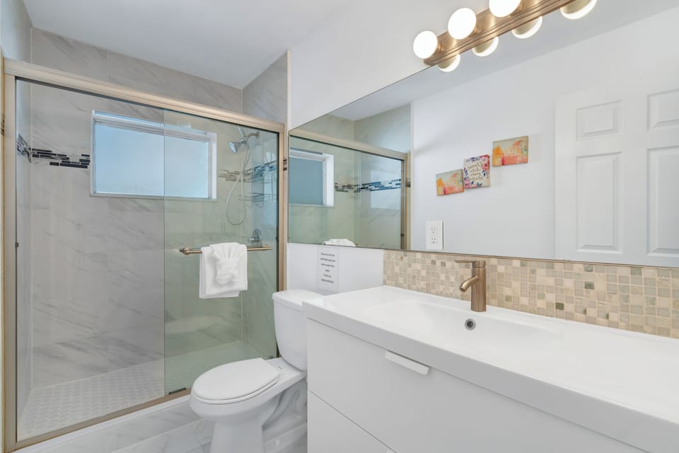 Full bathroom 1