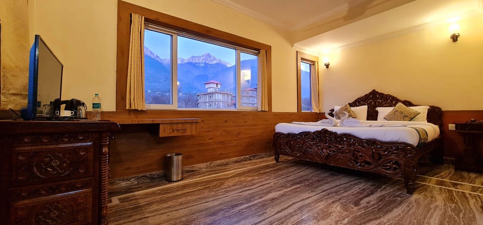 Royal Double Room, 1 King Bed, Mountain View | Room amenity