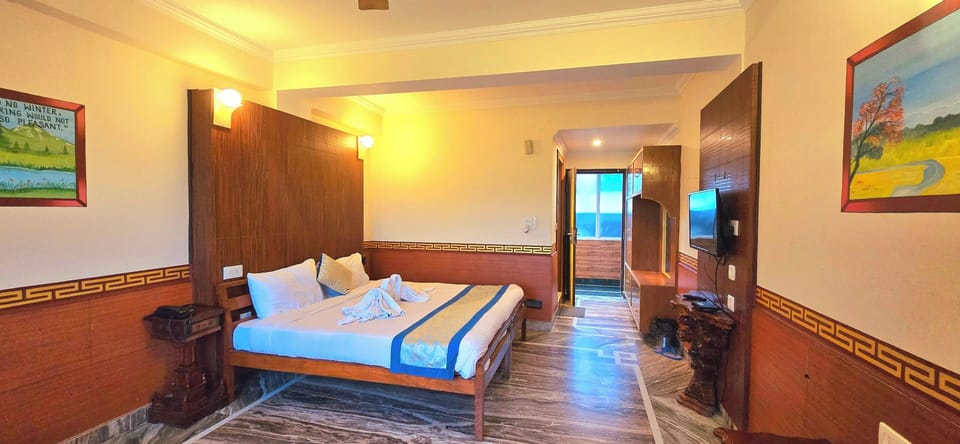 Premium Double Room, 1 King Bed, Mountain View | 1 bedroom, soundproofing, free WiFi, bed sheets