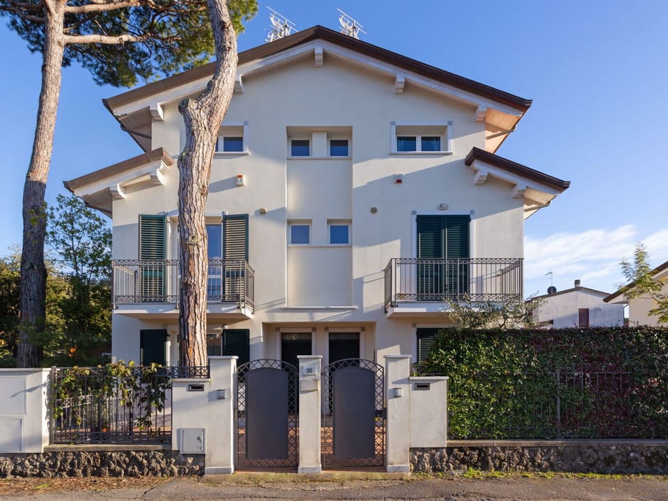 Sky, Plant, Building, Window, House, Tree, Door, Cottage, Residential Area, Facade