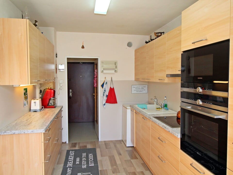 Room, Property, Countertop, Furniture, Cabinetry, Kitchen, Building, Interior Design, Floor, House