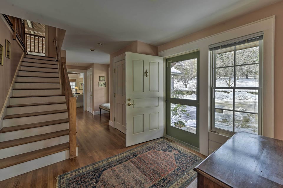 Stairs to 2nd Floor