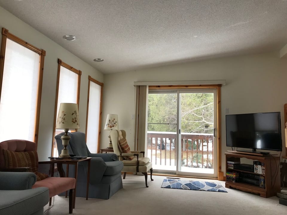 Living room has flat-screen TV, satellite TV, VCR and VHS players