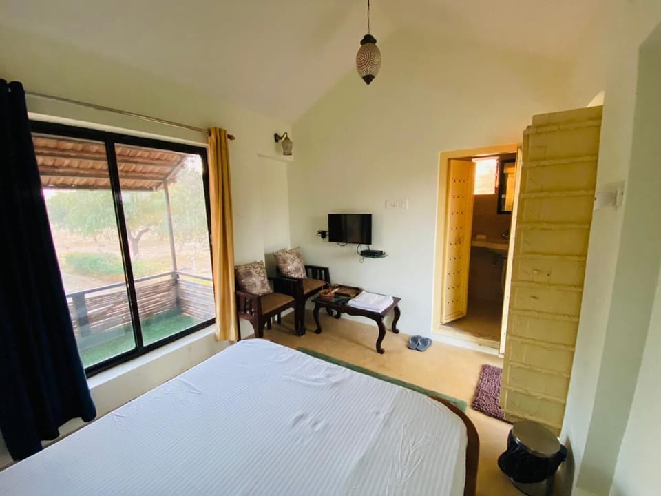 Deluxe Cottage, 1 Double Bed | 1 bedroom, desk, soundproofing, iron/ironing board