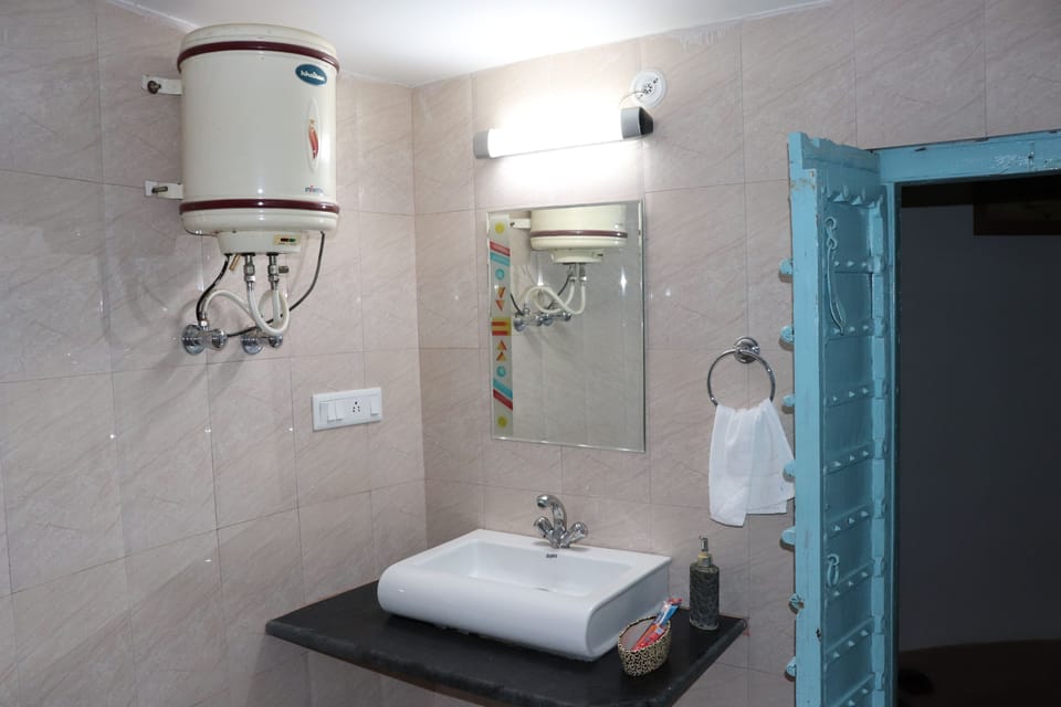 Deluxe Cottage, 1 Double Bed | 1 bedroom, desk, soundproofing, iron/ironing board