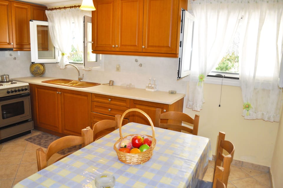 Fully equipped kitchen
