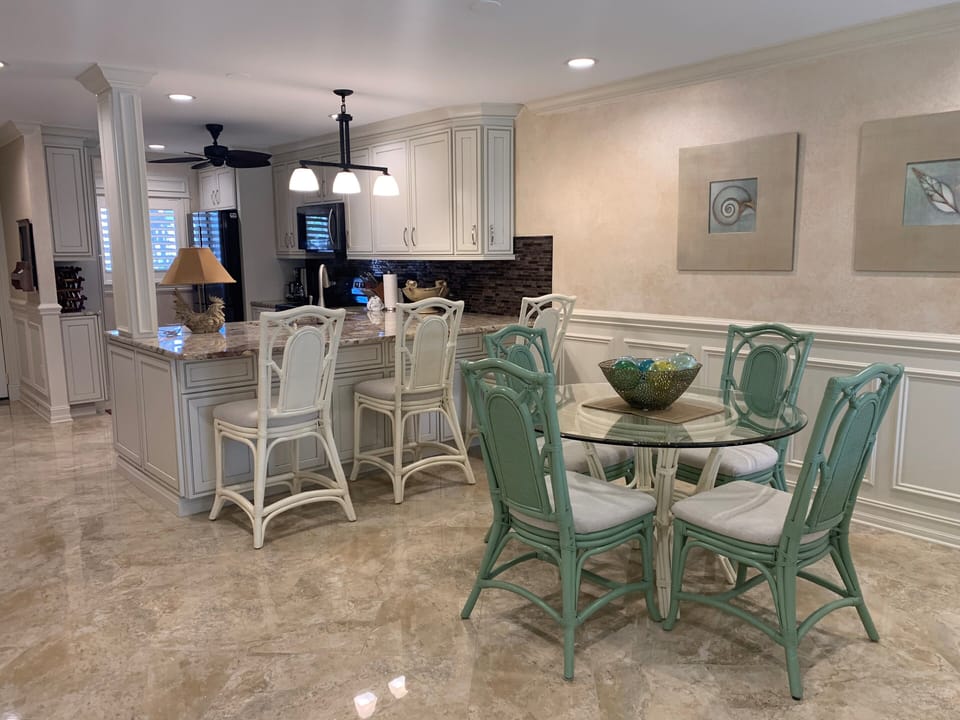 1-106 Dining Area