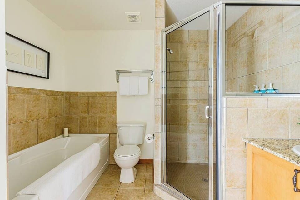 Spacious bathroom with soaker tub, shower and vanity. Fluffy towels, Rocky Mountain Soap Co lavender bubble bath, lemongrass body wash, rosemary and mint shampoo and conditioner make this the perfect place to relax after a day in the mountains.