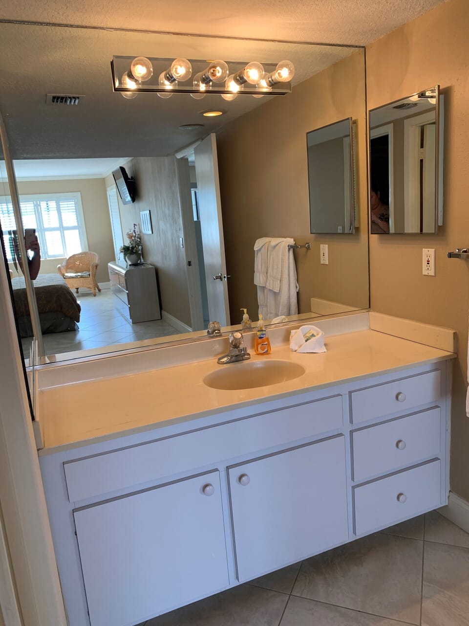 5-304 Master Bathroom