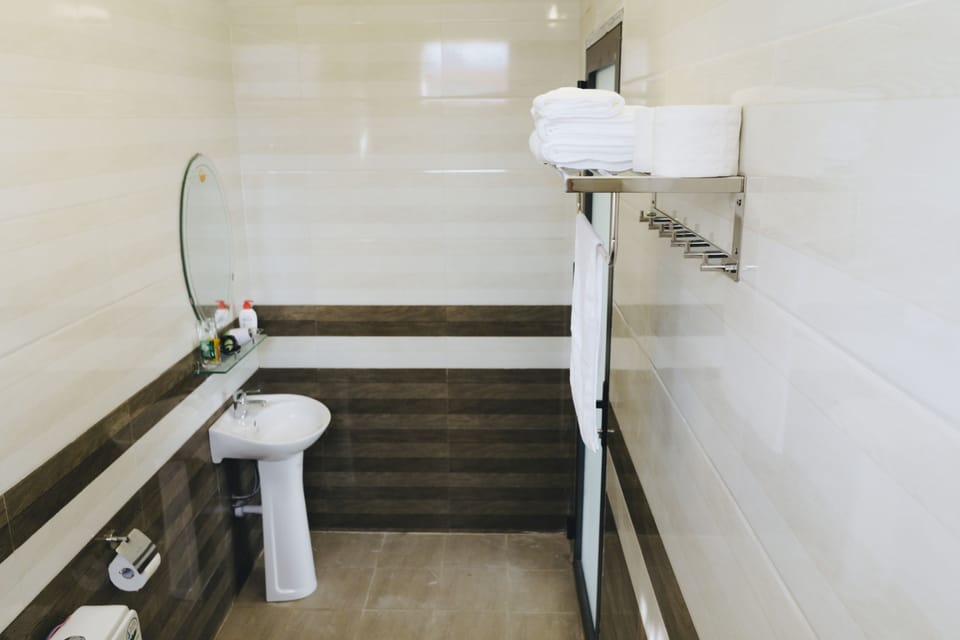 Shower, free toiletries, bathrobes, slippers