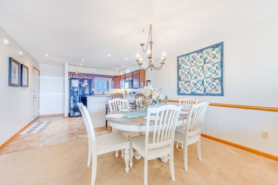07-Surf-Or-Sound-Realty-807-Solar Reflections-Dining Area-01