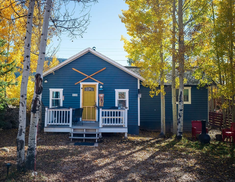 Parking right in front makes loading and unloading easy as you settle into your Grand Lake stay