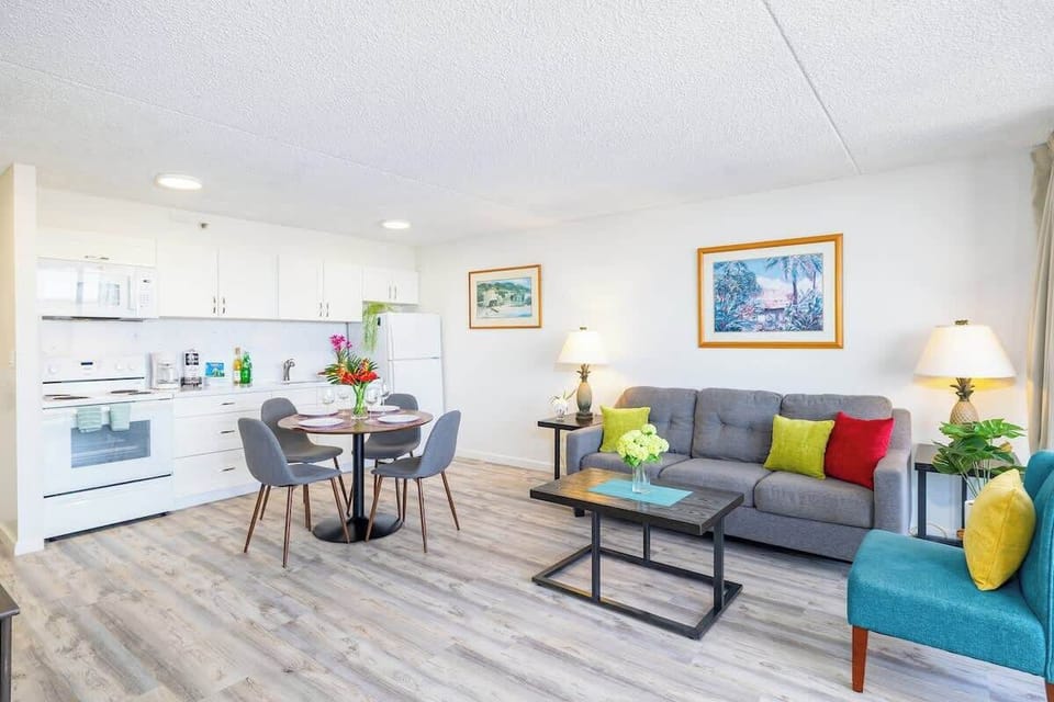 Living room, dining area and fully equipped kitchen