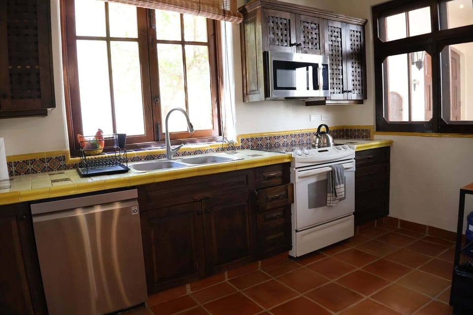 Fully Equipped kitchen / Stove /  Microwave / Coffee Maker