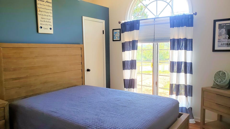 Queen Bed.