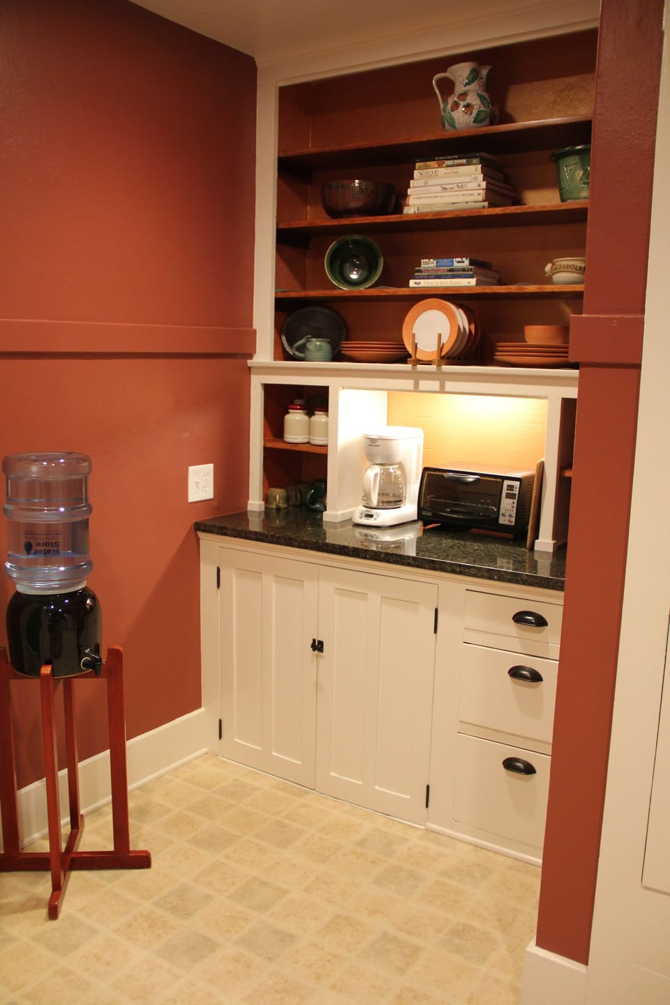Kitchen area - Coffee maker, Toaster oven, microwave, and all your essentials!