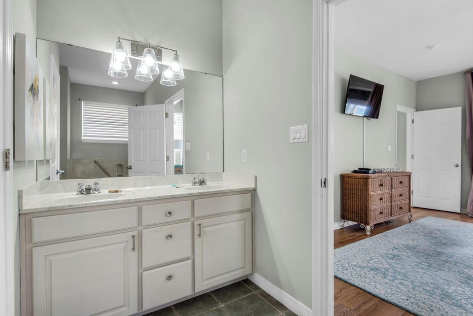Ensuite bathroom