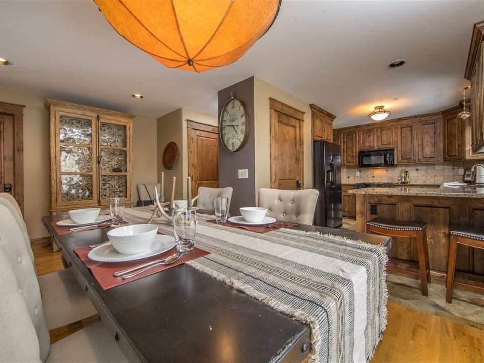 Eat together | Main Level