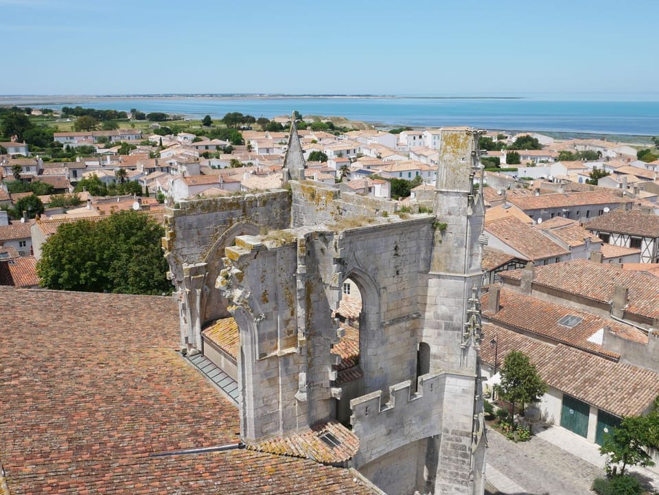 Cycling is the best way to explore Île de Ré's 100km of bike paths, beaches and charming villages.