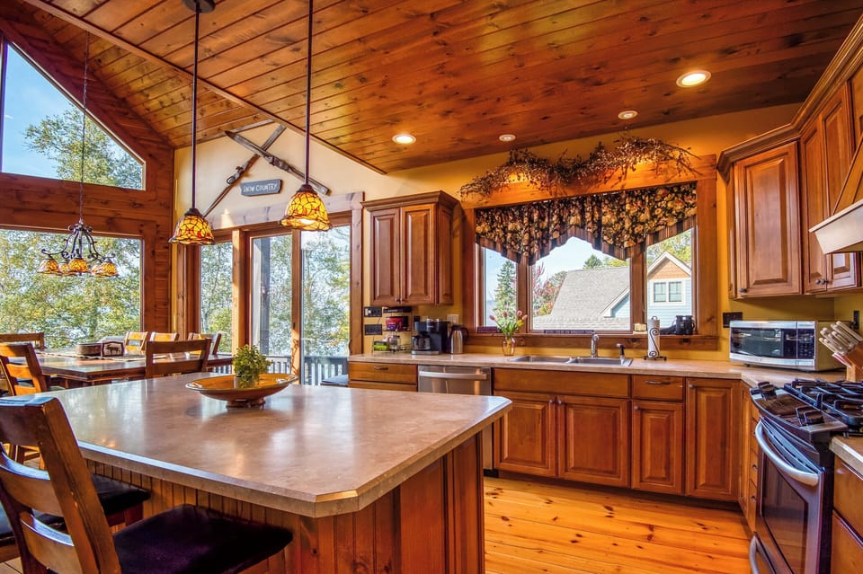 Fully Applianced Kitchen