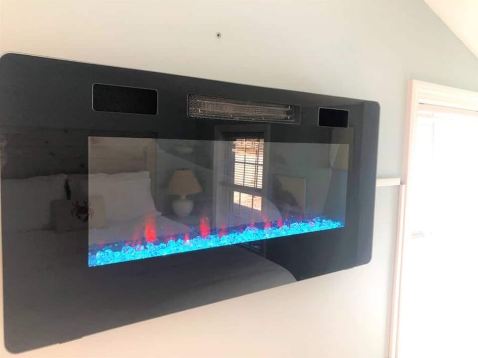 Wall hung firelplace in bedroom